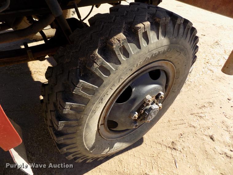 image for item FE9272 1984 Ford F700 feed mixer truck