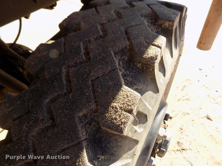 image for item FE9272 1984 Ford F700 feed mixer truck