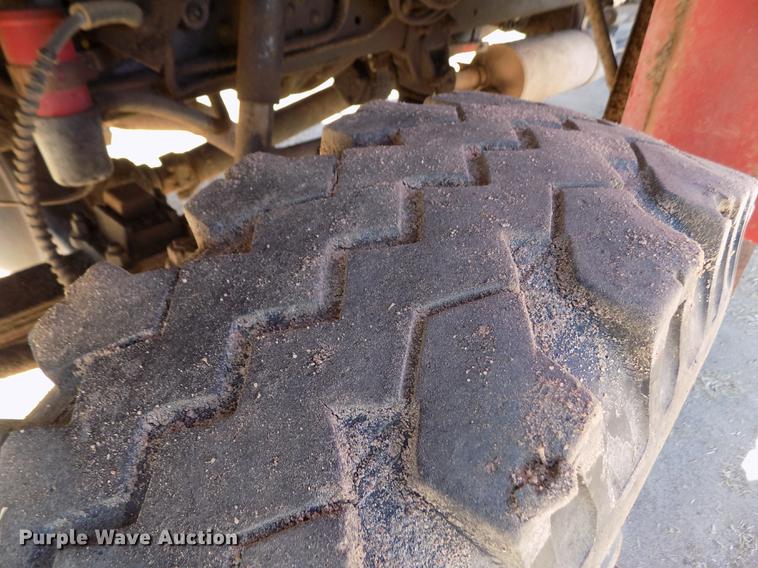 image for item FE9272 1984 Ford F700 feed mixer truck