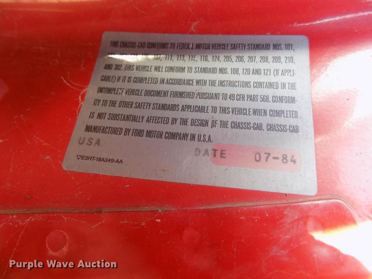 image for item FE9272 1984 Ford F700 feed mixer truck