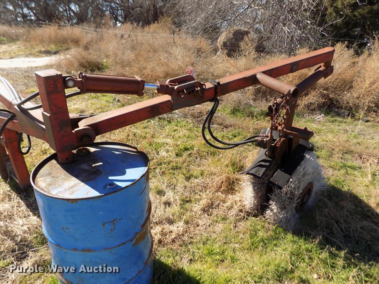 image for item FE9276 (2) feed bunk sweeps