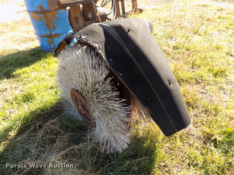 image for item FE9276 (2) feed bunk sweeps