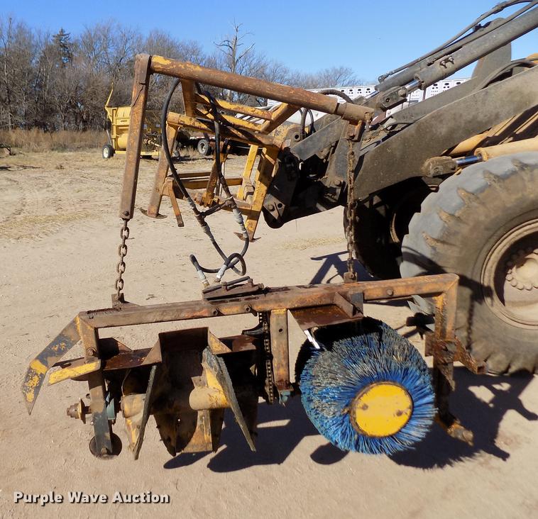 image for item FE9276 (2) feed bunk sweeps