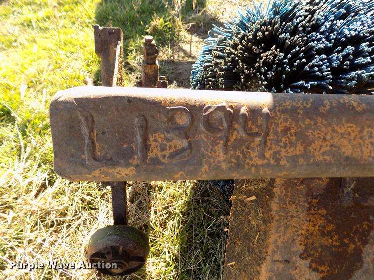 image for item FE9276 (2) feed bunk sweeps