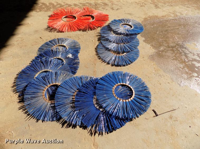 image for item FE9276 (2) feed bunk sweeps