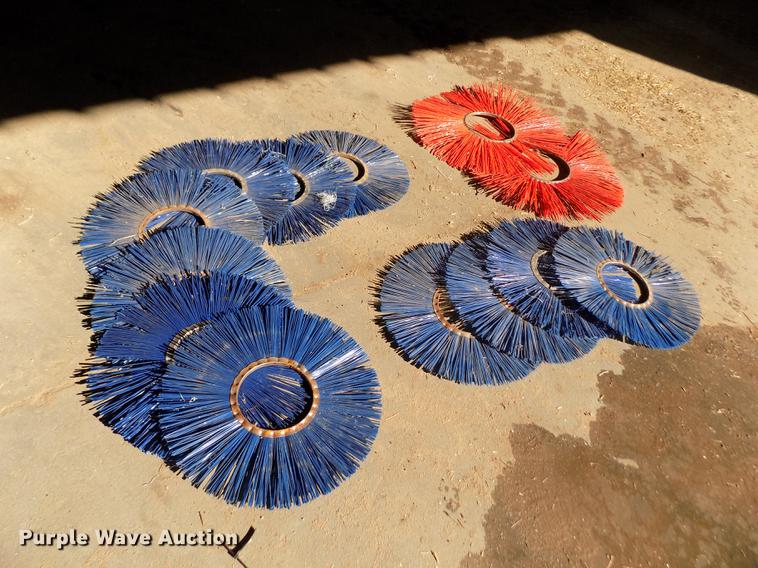 image for item FE9276 (2) feed bunk sweeps