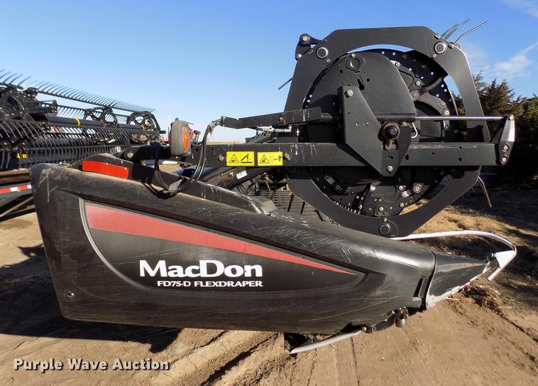 image for item FE9277 2013 MacDon FD75D draper flex head