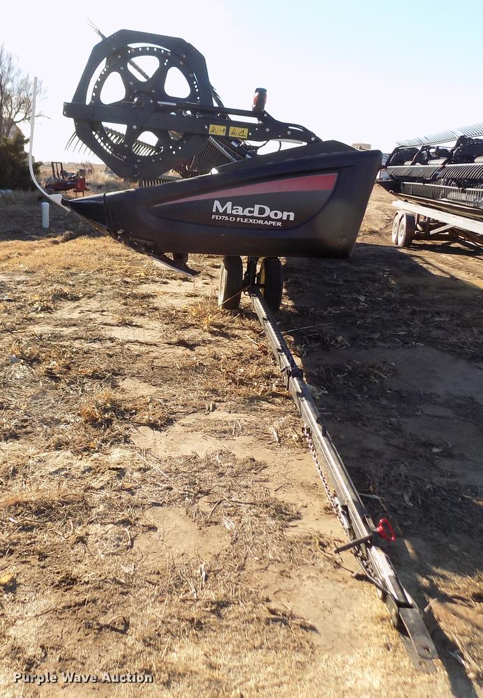 image for item FE9277 2013 MacDon FD75D draper flex head