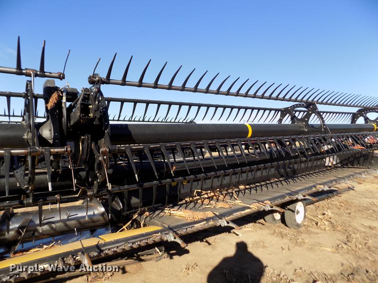 image for item FE9277 2013 MacDon FD75D draper flex head