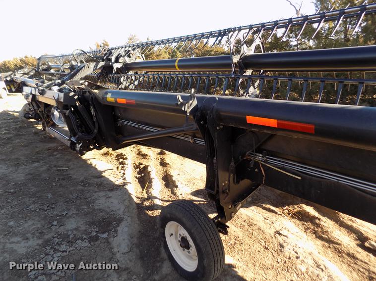 image for item FE9277 2013 MacDon FD75D draper flex head