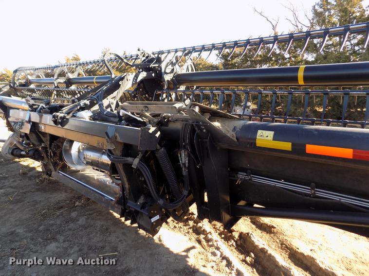 image for item FE9277 2013 MacDon FD75D draper flex head