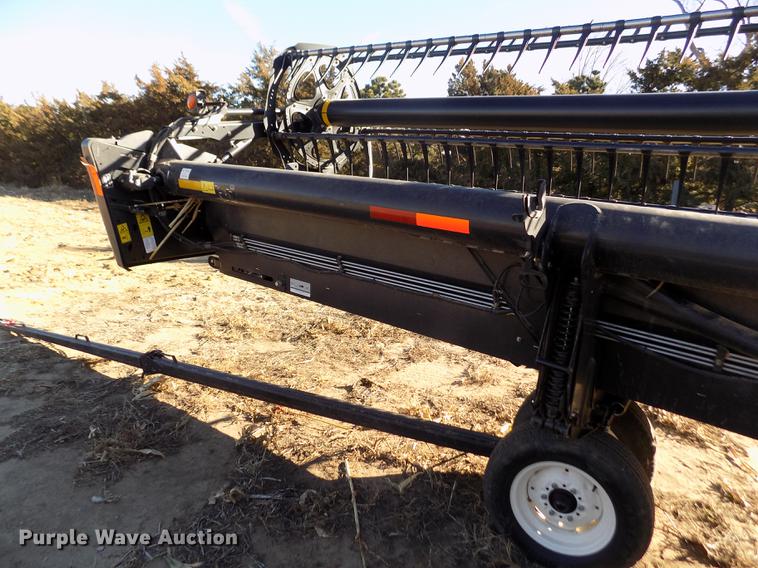 image for item FE9277 2013 MacDon FD75D draper flex head