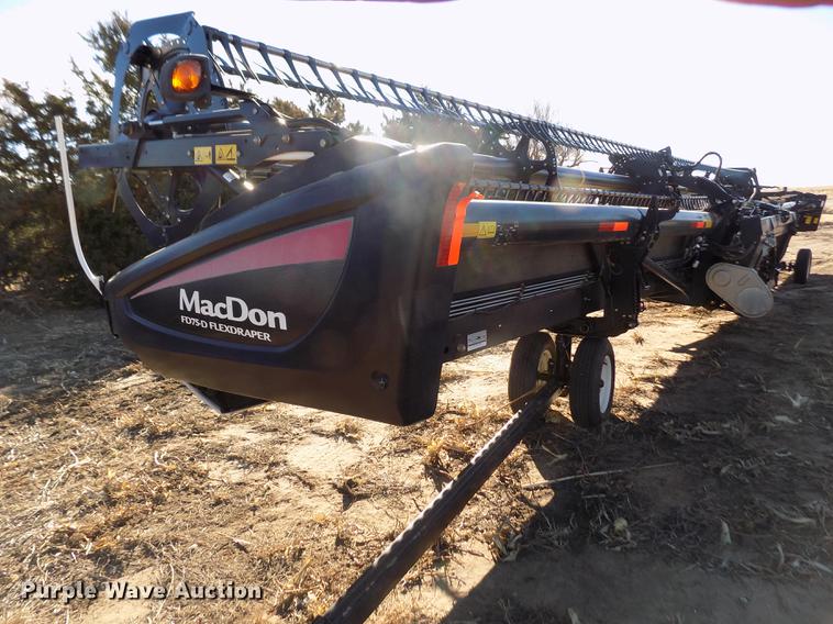 image for item FE9277 2013 MacDon FD75D draper flex head