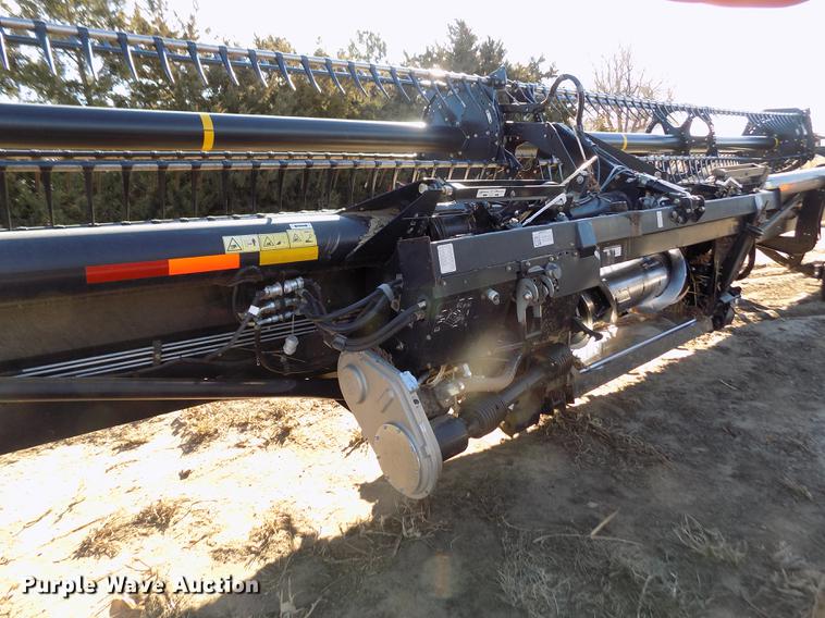 image for item FE9277 2013 MacDon FD75D draper flex head