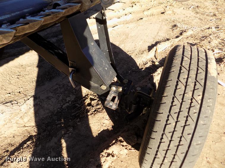 image for item FE9277 2013 MacDon FD75D draper flex head