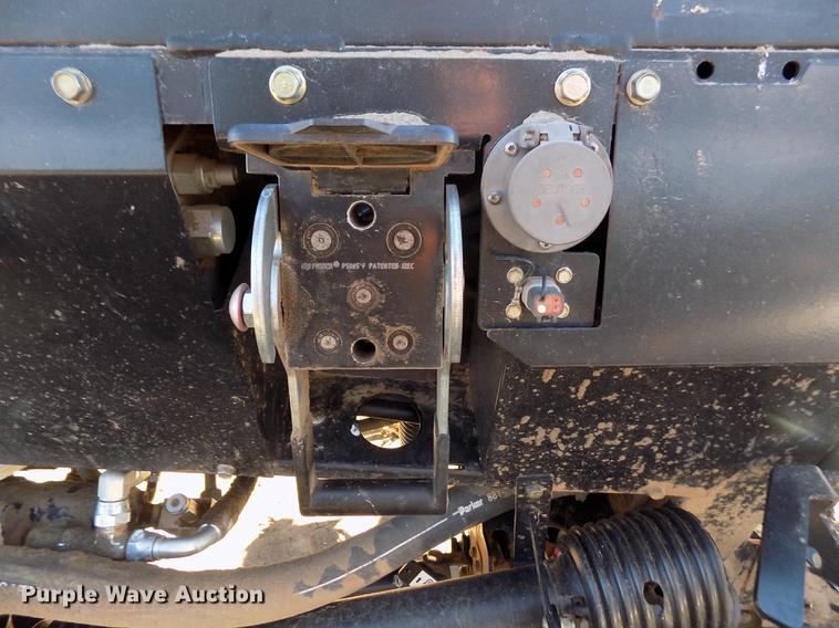 image for item FE9277 2013 MacDon FD75D draper flex head