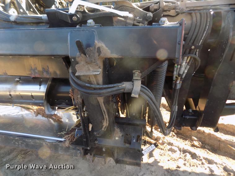 image for item FE9277 2013 MacDon FD75D draper flex head