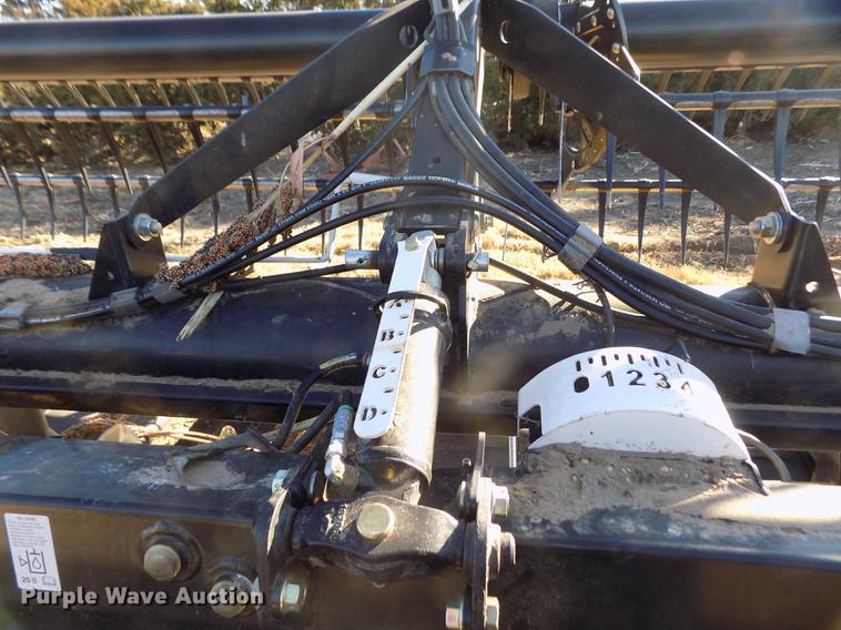 image for item FE9277 2013 MacDon FD75D draper flex head