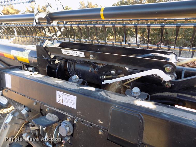 image for item FE9277 2013 MacDon FD75D draper flex head