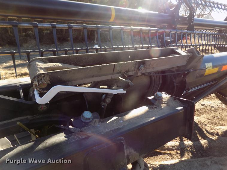 image for item FE9277 2013 MacDon FD75D draper flex head