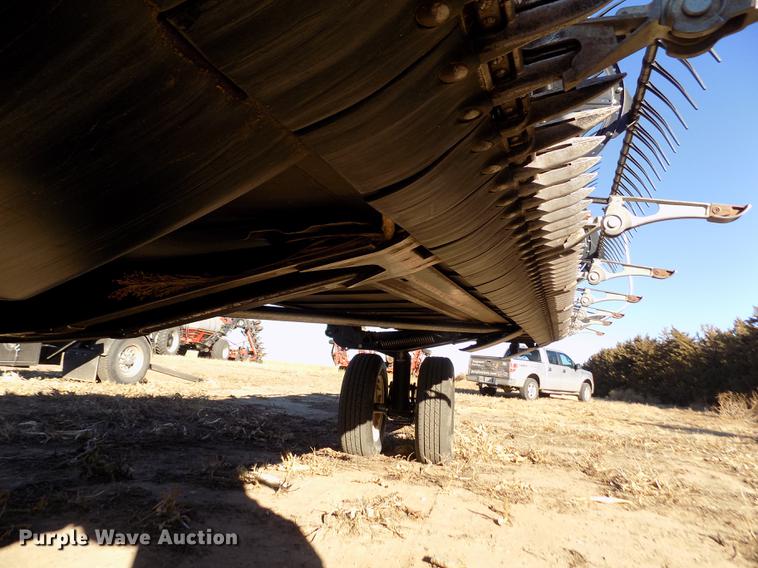 image for item FE9277 2013 MacDon FD75D draper flex head