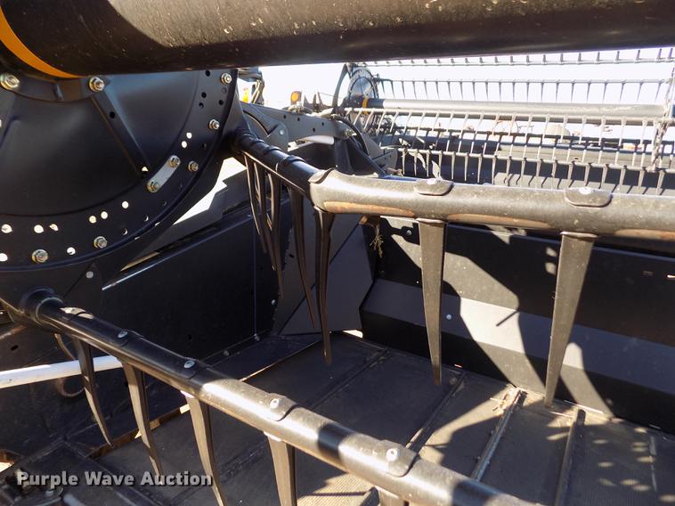 image for item FE9277 2013 MacDon FD75D draper flex head