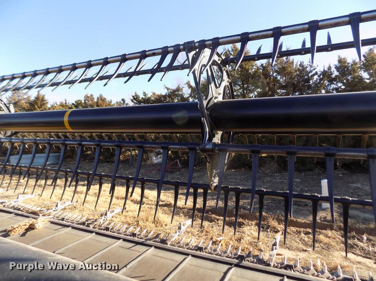 image for item FE9277 2013 MacDon FD75D draper flex head