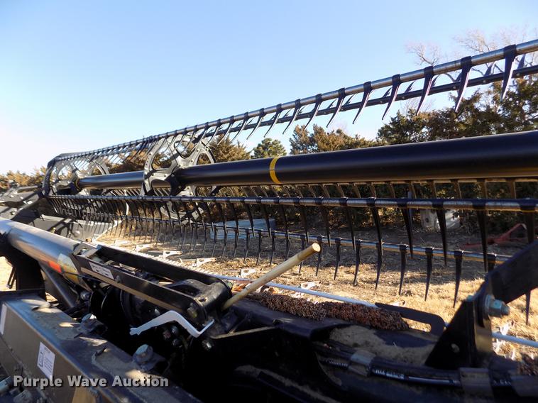 image for item FE9277 2013 MacDon FD75D draper flex head