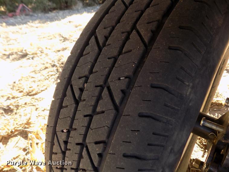 image for item FE9277 2013 MacDon FD75D draper flex head