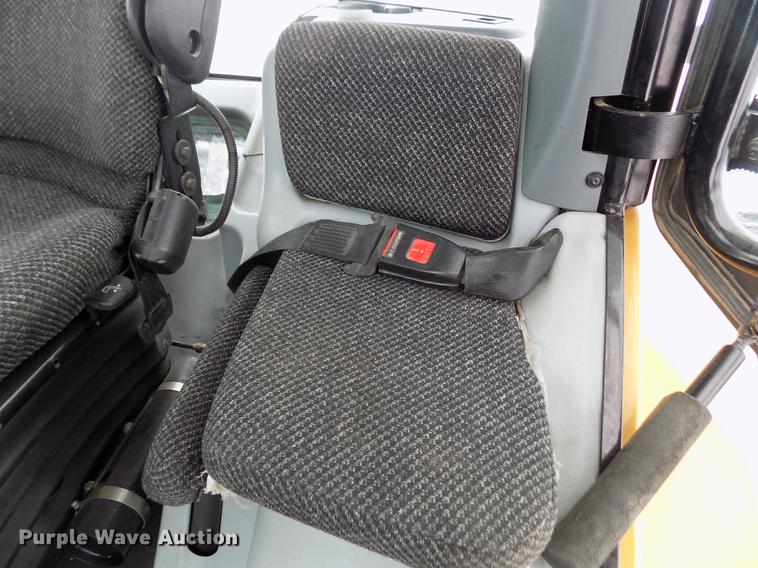 image for item FE9278 2004 Challenger MT655B MFWD tractor