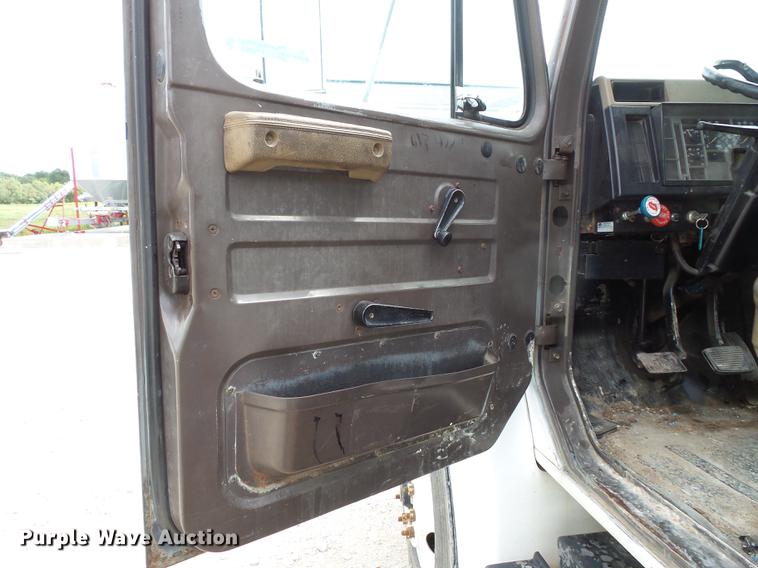 image for item FT9894 1991 International 4900 dump flatbed truck