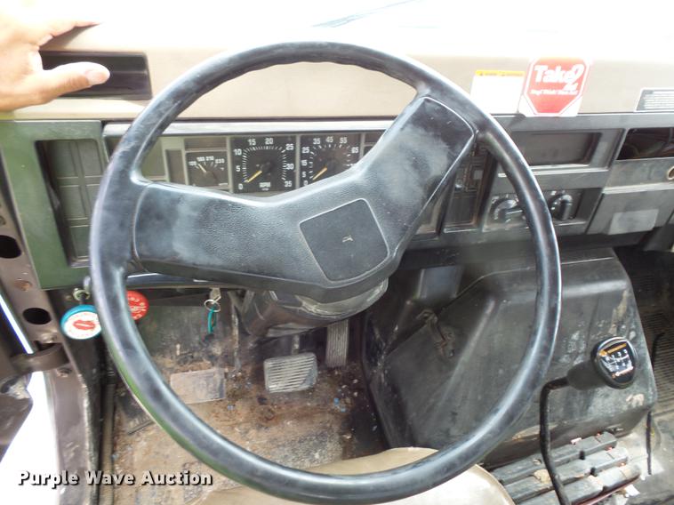 image for item FT9894 1991 International 4900 dump flatbed truck