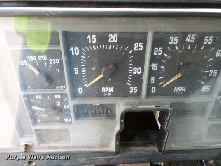 image for item FT9894 1991 International 4900 dump flatbed truck