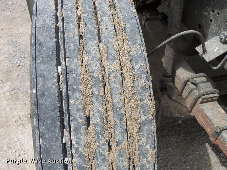 image for item FT9894 1991 International 4900 dump flatbed truck