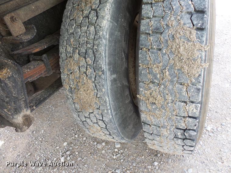 image for item FT9894 1991 International 4900 dump flatbed truck