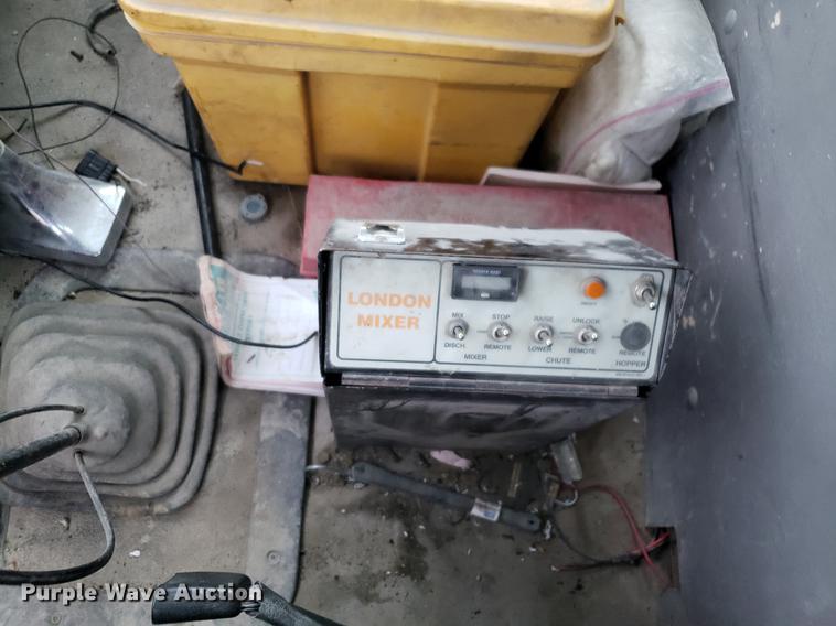 image for item AN9474 2000 Sterling L-Line ready mix truck