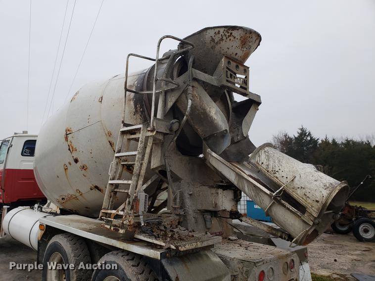 image for item AN9474 2000 Sterling L-Line ready mix truck