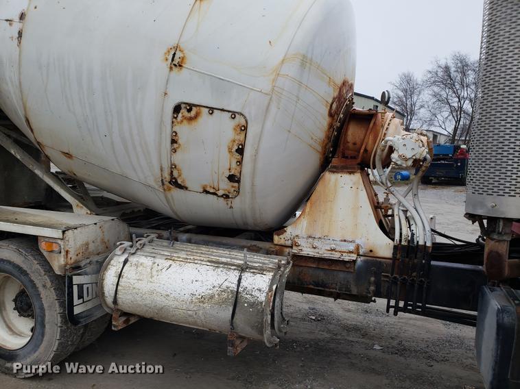 image for item AN9474 2000 Sterling L-Line ready mix truck