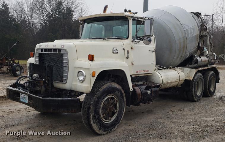 image for item AN9475 1979 Ford 800 ready mix truck