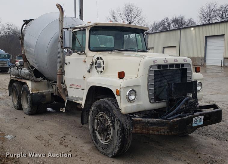 image for item AN9475 1979 Ford 800 ready mix truck