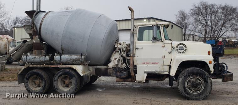 image for item AN9475 1979 Ford 800 ready mix truck