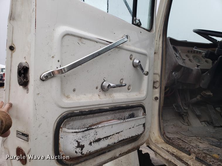 image for item AN9475 1979 Ford 800 ready mix truck