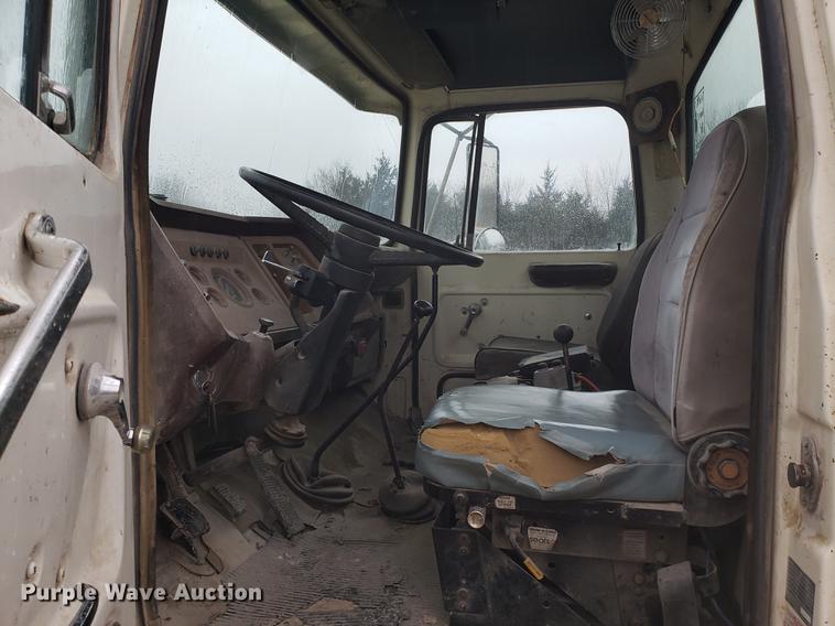 image for item AN9475 1979 Ford 800 ready mix truck