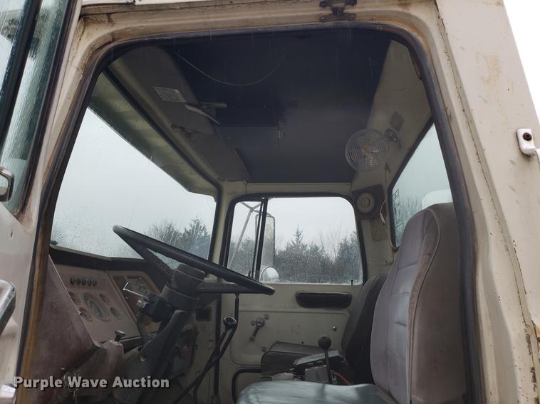 image for item AN9475 1979 Ford 800 ready mix truck