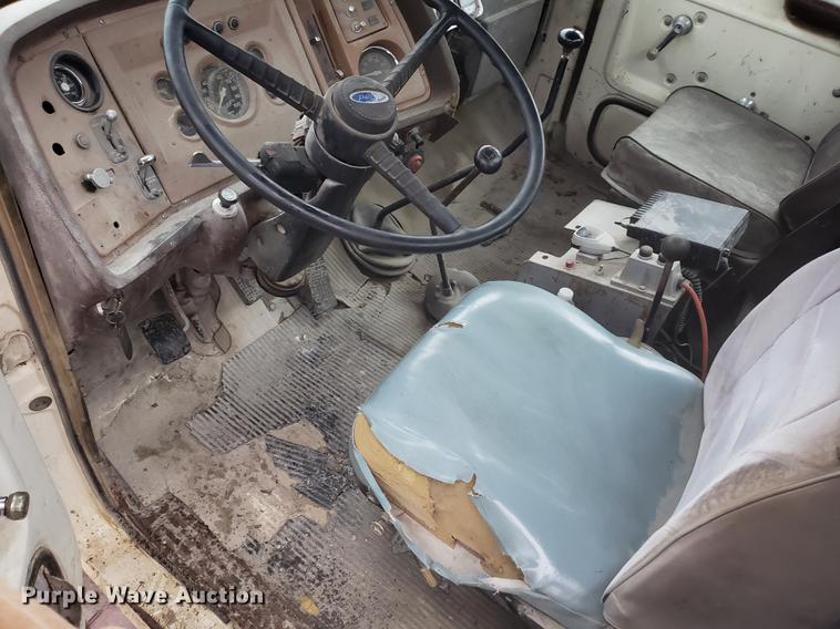 image for item AN9475 1979 Ford 800 ready mix truck