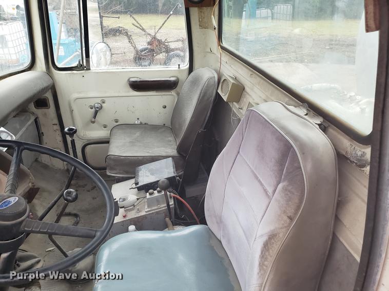 image for item AN9475 1979 Ford 800 ready mix truck