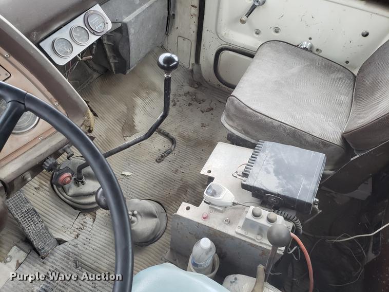 image for item AN9475 1979 Ford 800 ready mix truck