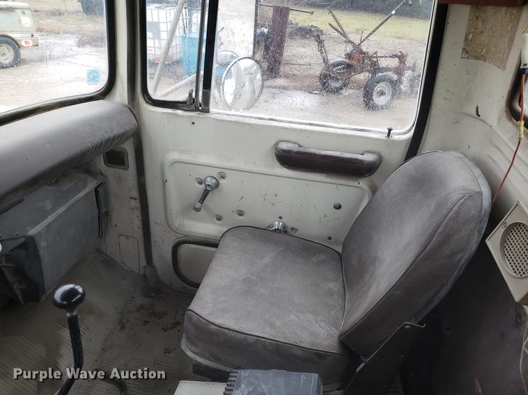 image for item AN9475 1979 Ford 800 ready mix truck