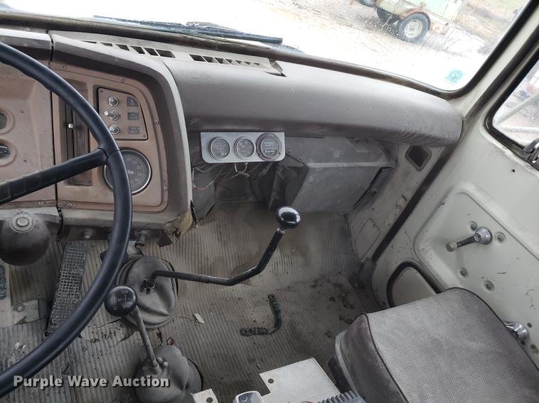 image for item AN9475 1979 Ford 800 ready mix truck