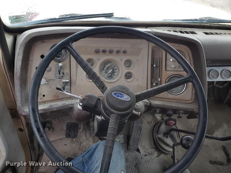 image for item AN9475 1979 Ford 800 ready mix truck